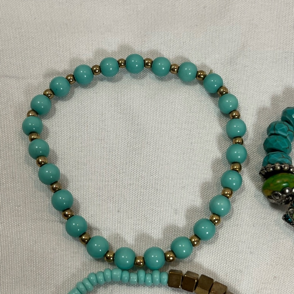 Set of four- turquoise bead bracelets. - Picture 3 of 6